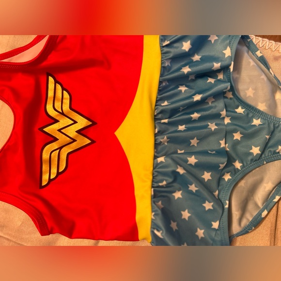 Wonder Woman swimsuit - Picture 9 of 9